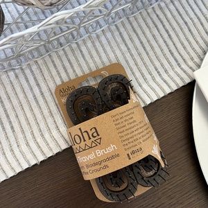 NEW IN BOX ALOHA KONA TRAVEL HAIR BURSH BIODEGRADABLE COFFEE GROUNDS